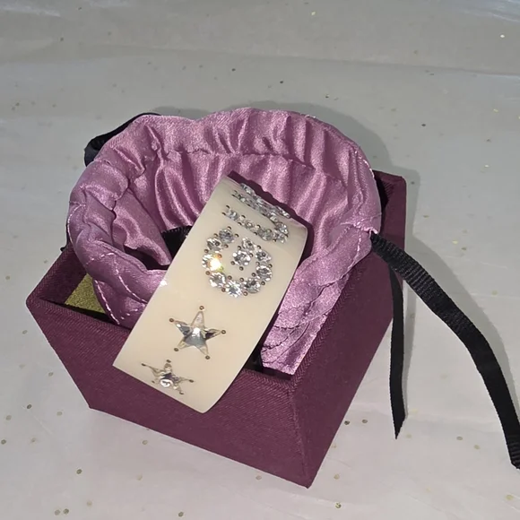Authentic!! GUCCI "DEADSTOCK" IVORY Cuff Bracelet with Silver Rhinestones - Picture 15 of 16